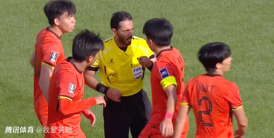 界外球都判错！西亚昏哨8次不利判罚气炸U23国足众将，王钰栋质问