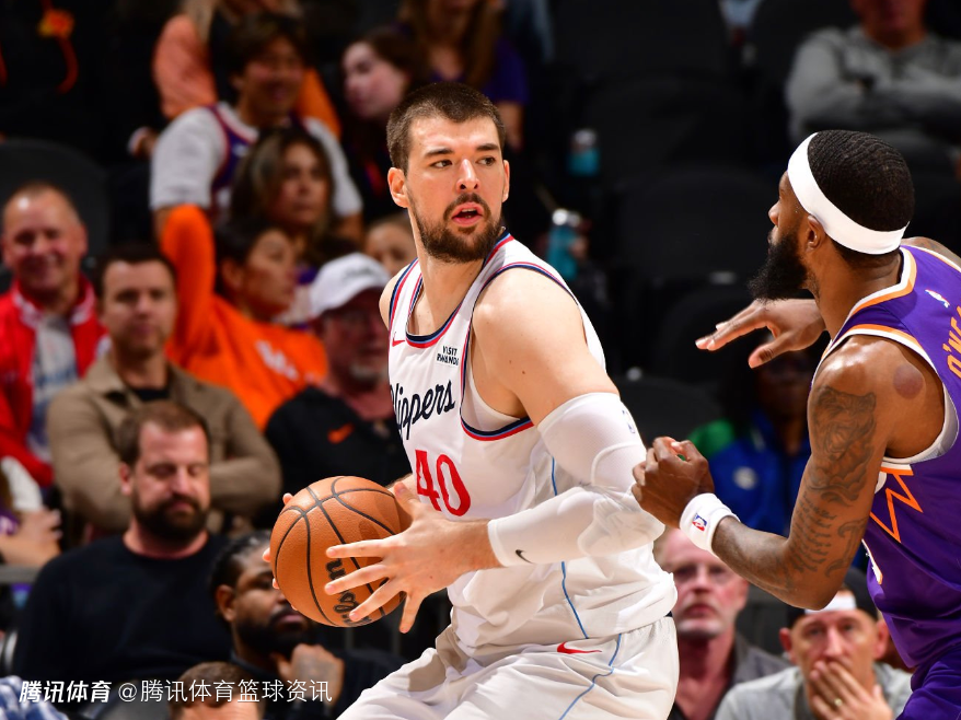 祖巴茨：对手有很多糟糕出手所以我积极冲抢篮板 只有防守好就有赢球机会