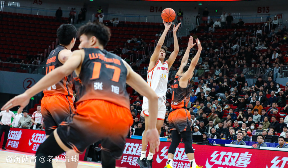 王浩然三分准绝杀山东本季场均17+6 他能获得国家队青睐吗？