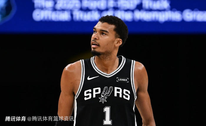21分钟30分！文班首次替补出战输球 1数据仍创NBA历史纪录