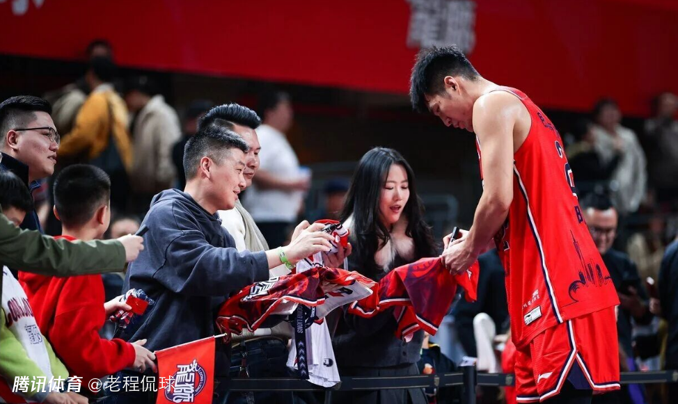 CBA常规赛第一阶段球衣销量 排名第4的陈国豪本赛季场均6+4