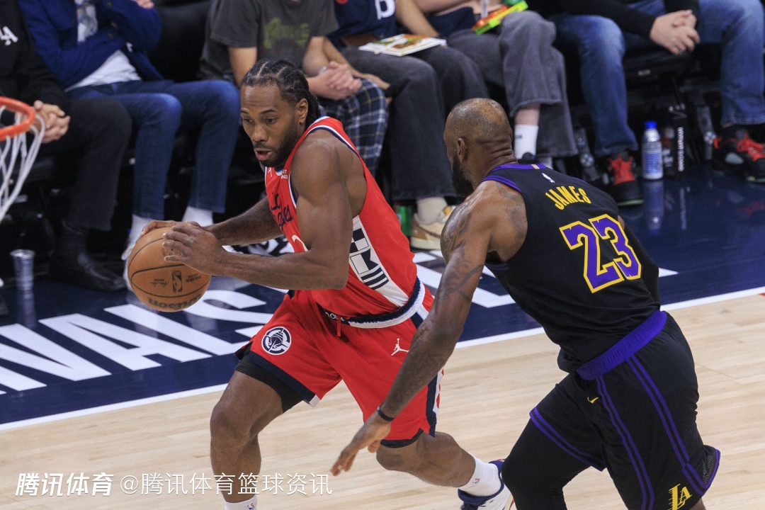 队记：莱昂纳德因为生病缺席球队今日训练 对阵篮网出战状态待定