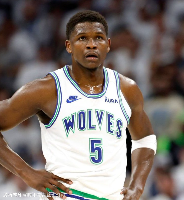 队记：华子遭遇和库里相同的“跑步膝”伤病困扰 恢复过程毫无规律