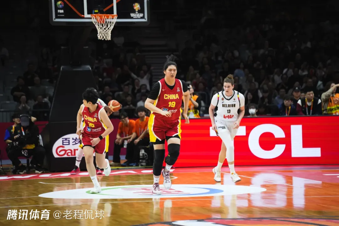 对手谈防守张子宇：我累坏了 她是我认识的最强壮的球员