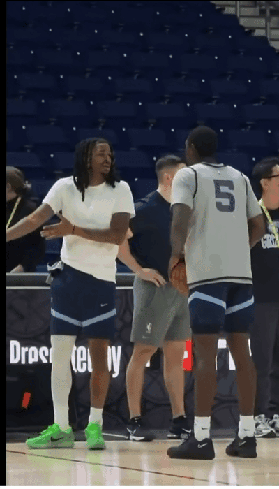 矛盾又加深了？灰熊和队友文斯-威廉姆斯疑似发生争吵