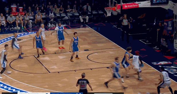 王鹤棣连得4分！假动作突破得手+快攻得分 霸王步庆祝动作致敬詹姆斯  