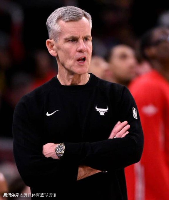 队记：多诺万下周与公牛老板会面 留任不影响球队寻找新高管