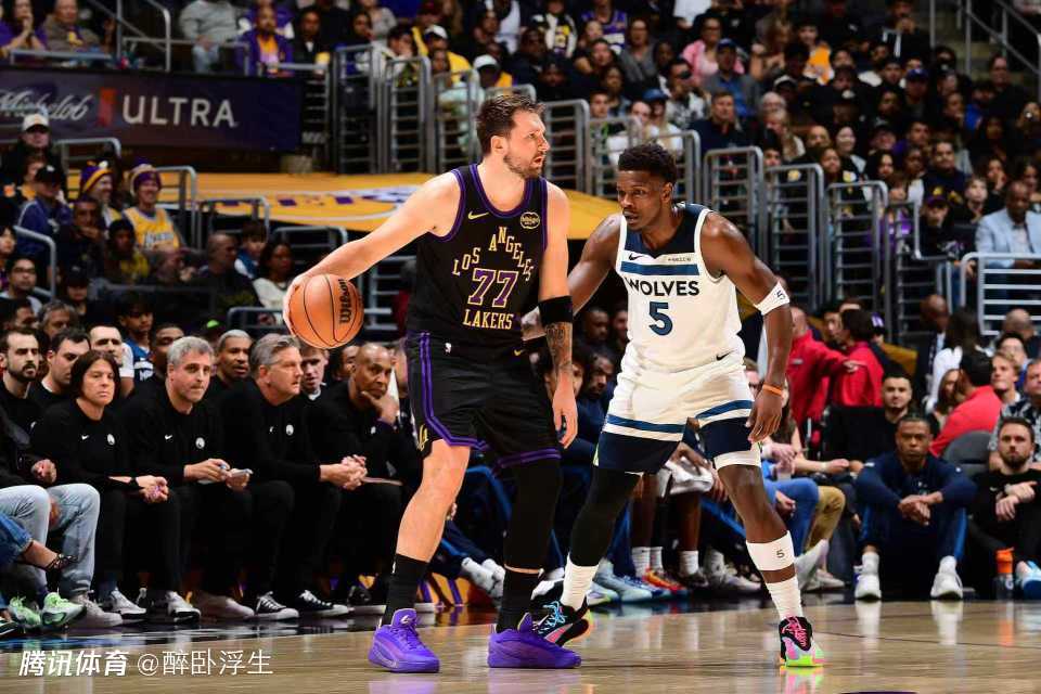 核心PK！东契奇31+11+11第89次三双率湖人横扫 碾压华子15中2