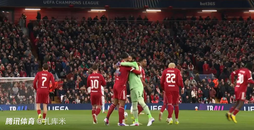 半场战报-麦卡利斯特破僵、维尔茨建功，利物浦暂2-0卡拉巴克