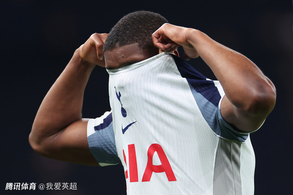 1-3！十人热刺5连败+11轮不胜，距降级区仅1分，球迷失望半场退场