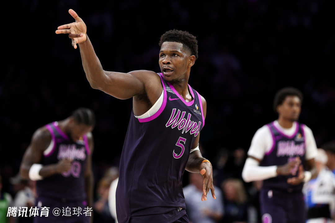 爱德华兹愿为主帅交罚款 爆粗回应芬奇被驱逐：这事让我很不爽