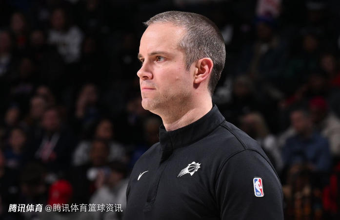 奥特：格林腿筋发紧布克右脚踝扭伤 一场比赛伤两人太倒霉了