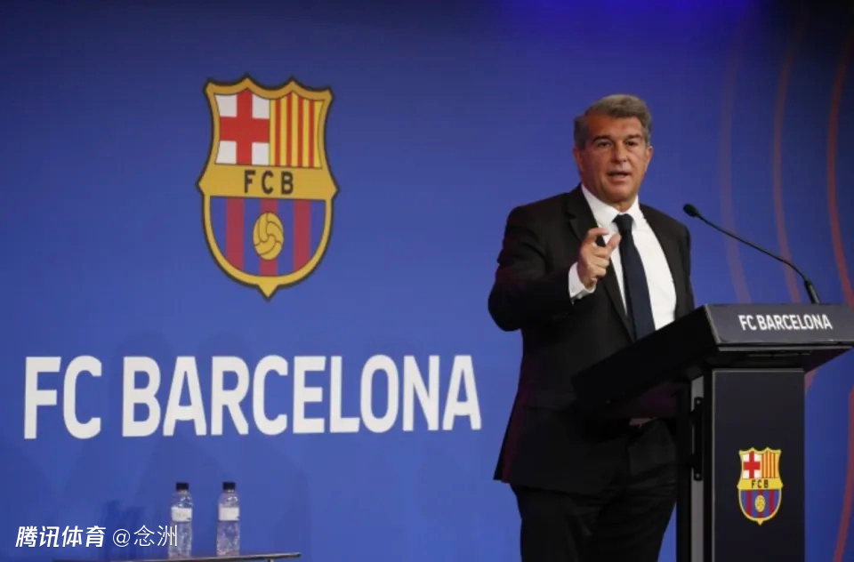 拉波尔塔成功连任巴萨主席！得票率68%历史第二高 与对手拥抱