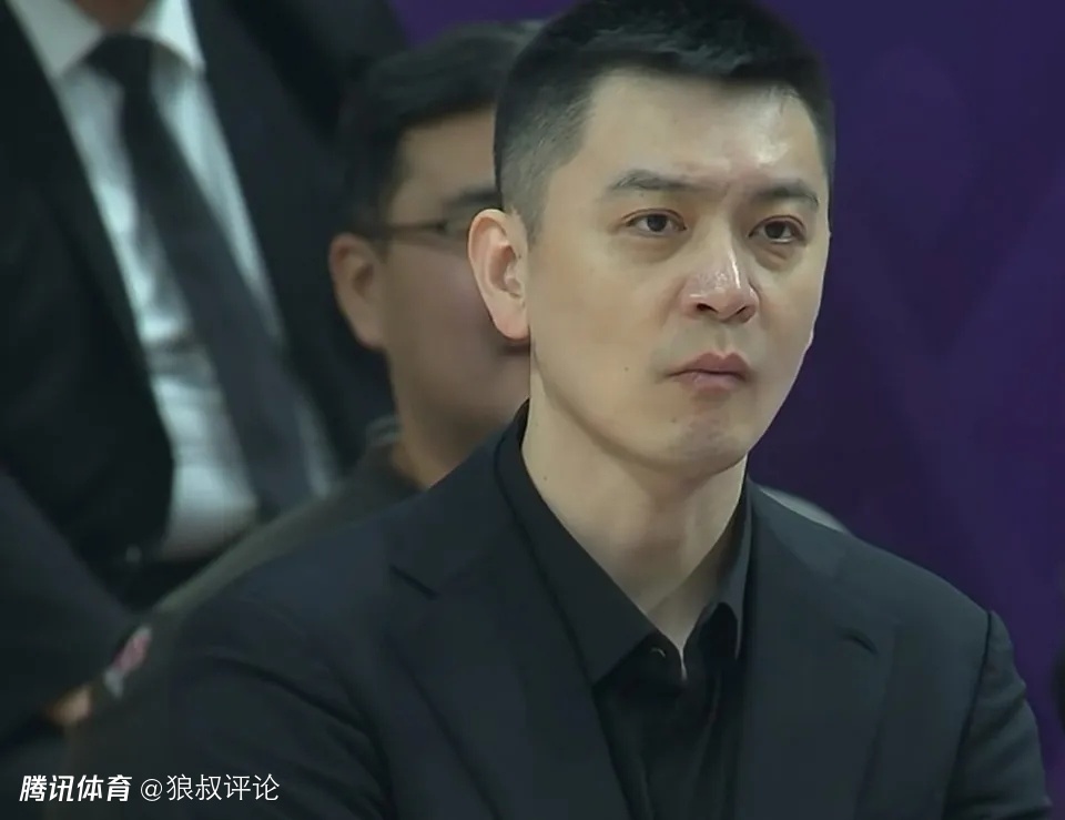 杨鸣：我们被对手抢了20个前场篮板球 导致出现一些心态的问题