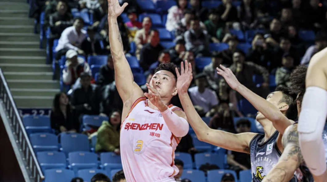 史密斯24+8王浩然23分贺希宁22分 深圳25分大胜吉林迎七连胜