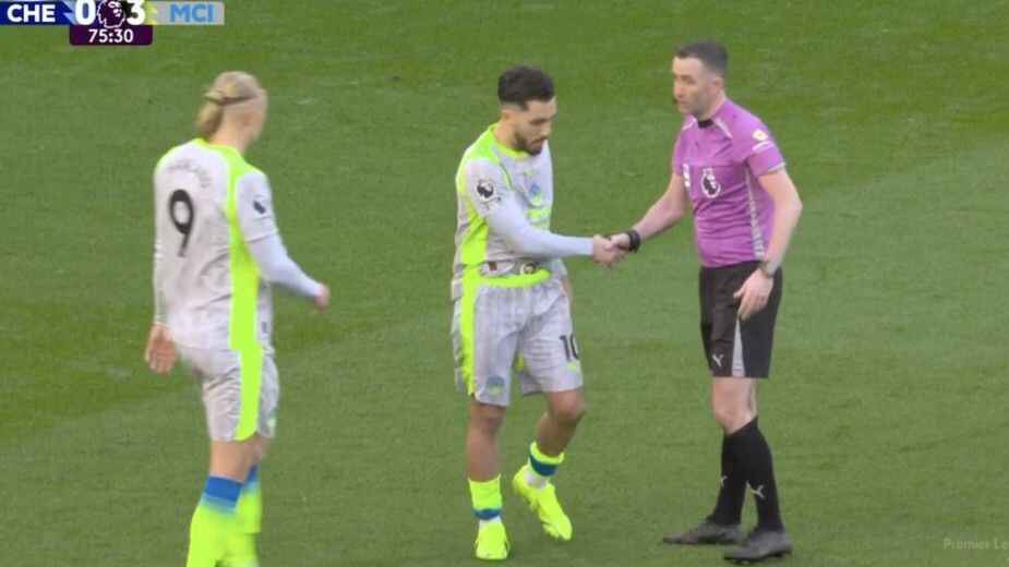 抽象艺术！谢尔基战蓝军两送助攻，被换下时将护腿板塞进球裤