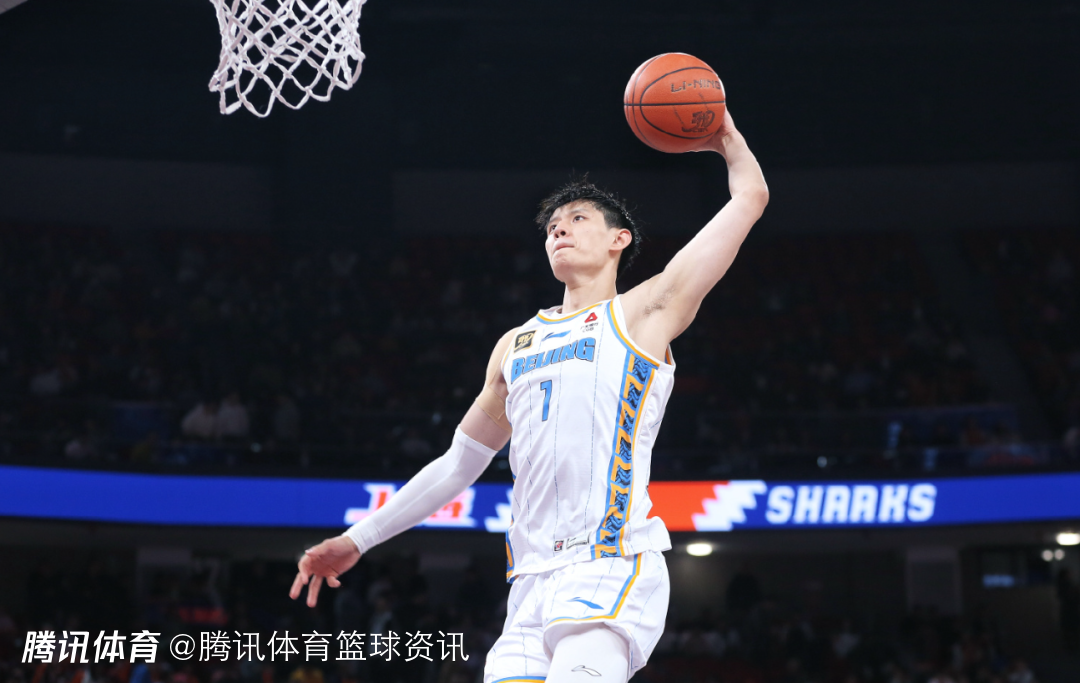 重返CBA！北京男篮完成曾凡博注册 双方签下B类续约合同