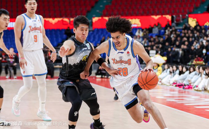 场均仅有2.2分！媒体人：新疆男篮将于近期结束理查德森合同