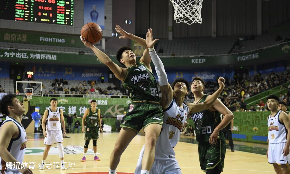 CBA冲突罚单：四川同曦6人共罚16万元 4人均停赛1场