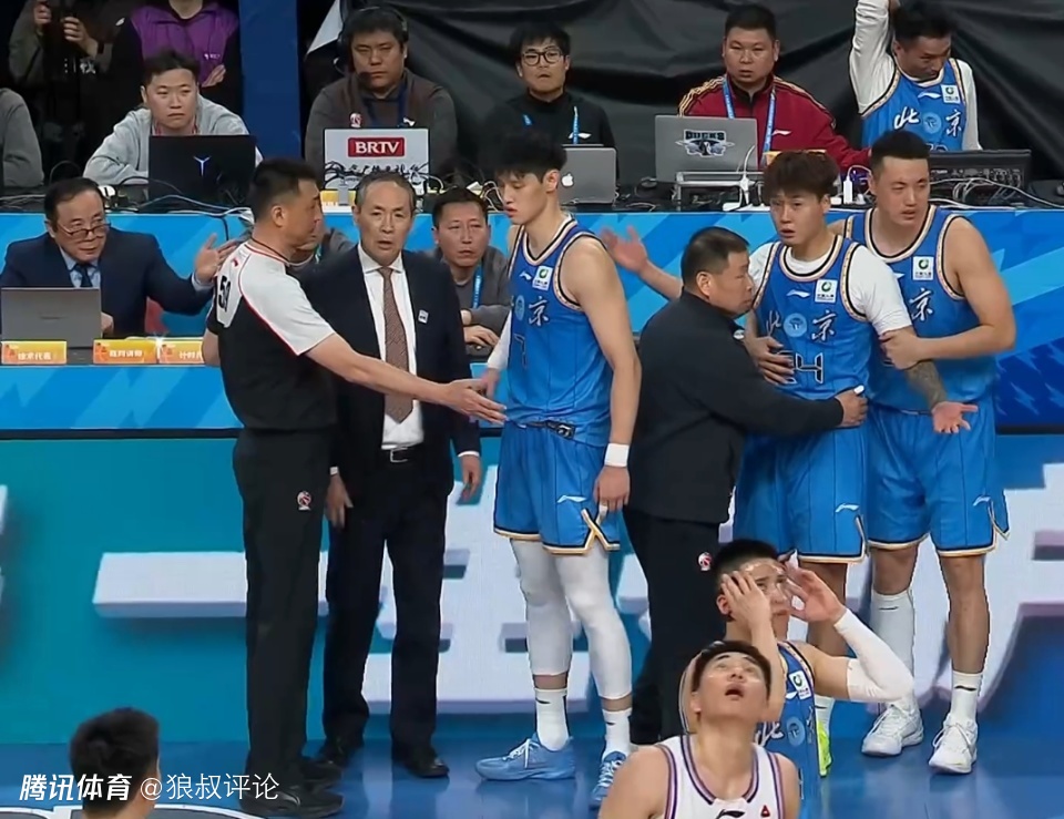 曾凡博：赵睿跟我说能坚持就一定要坚持 这场球有很大赢面却没把握住