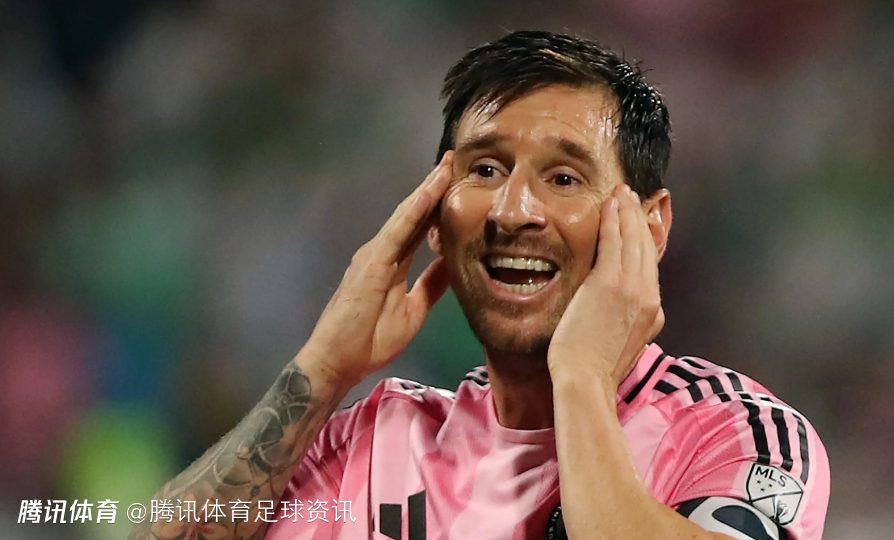 热情过头了！球迷冲场从身后抱住梅西 安保拽人不慎将梅西带倒