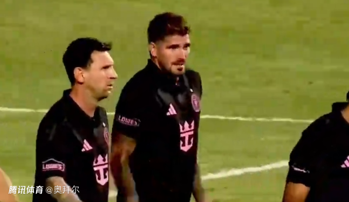 梅西点球破门！险1分钟两球，破门之后不庆祝，苏亚雷斯造点