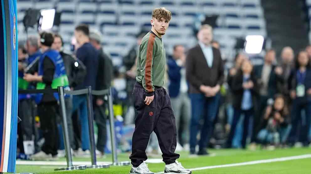 遗憾！伦纳特·卡尔家人专程前往伯纳乌，他却枯坐板凳一整场