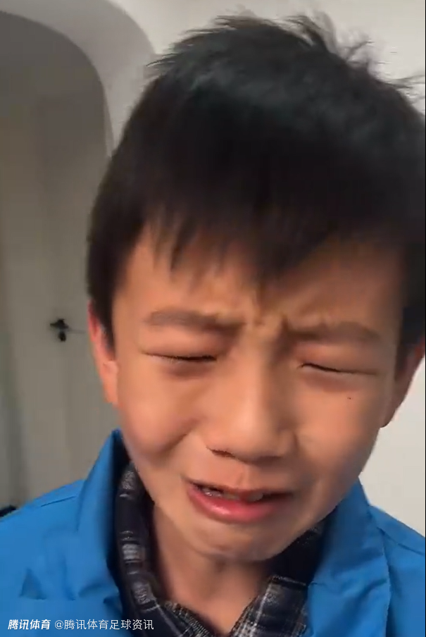 大哥哥们尽力了！国足官方向小球迷豆豆发出邀约：未来请来训练场为我们加油