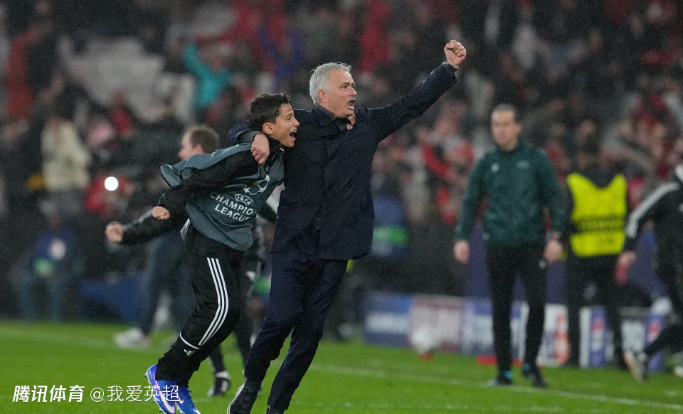 63岁穆帅狂奔！率队欧冠逆袭：最后1秒压哨晋级，附加赛或再遇皇马