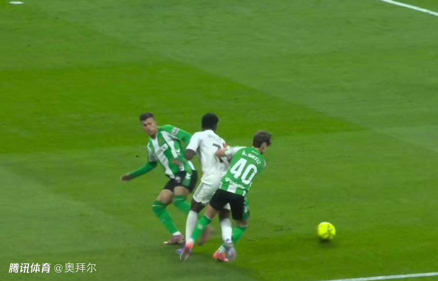 西甲争议判罚！贝林厄姆踩人逃点，巴尔特拉暴怒，维尼修斯险造点