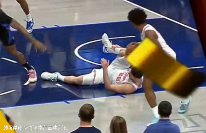 盼无大碍！申京开场64秒遭遇右踝关节扭伤 本场回归成疑