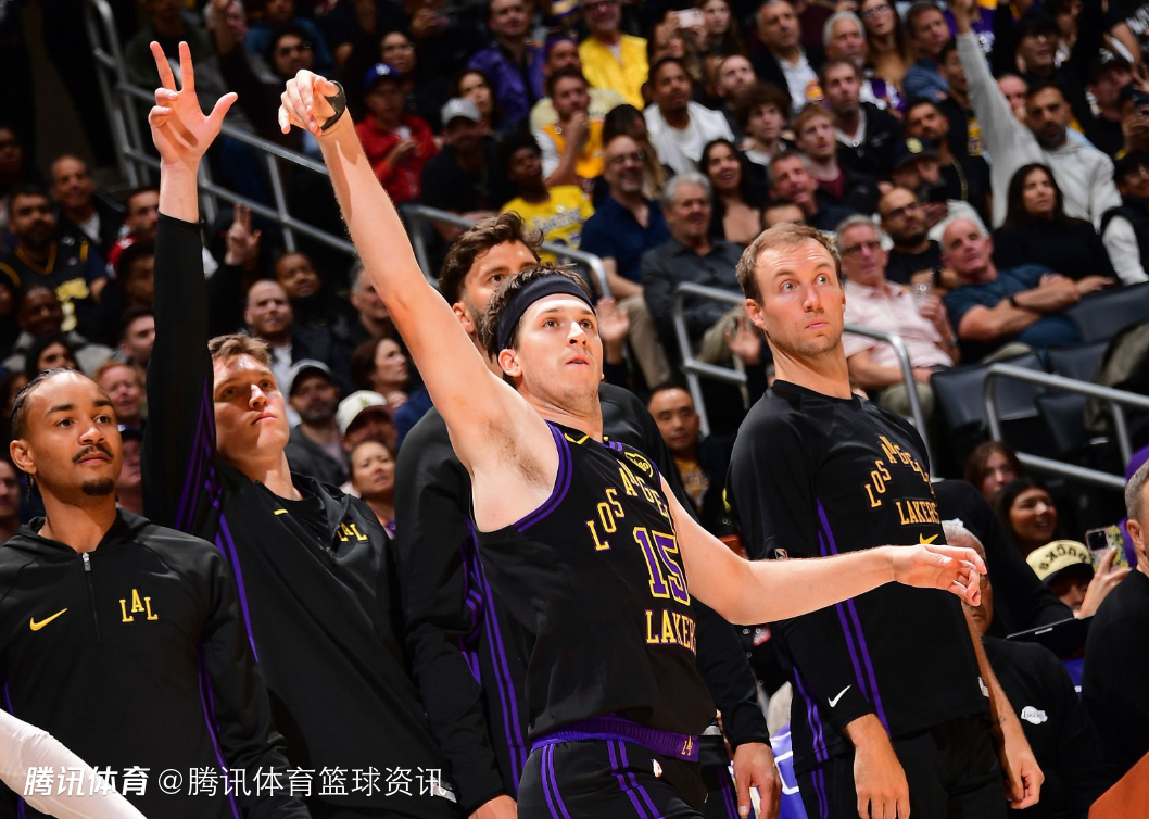 湖人再遭重创？里夫斯接受肋骨/侧腹影像检查 出战状态目前待定