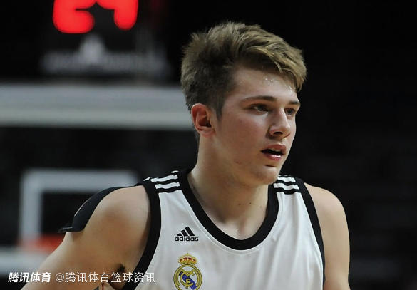 我真扣过！外媒晒东契奇胯下扣篮视频 当时他年仅13岁