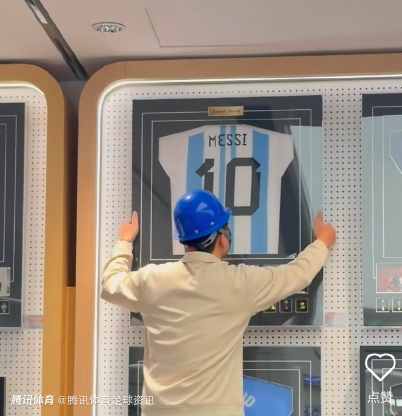 河南媒体：胖东来新店签名球衣预售断货 最贵的一件138000