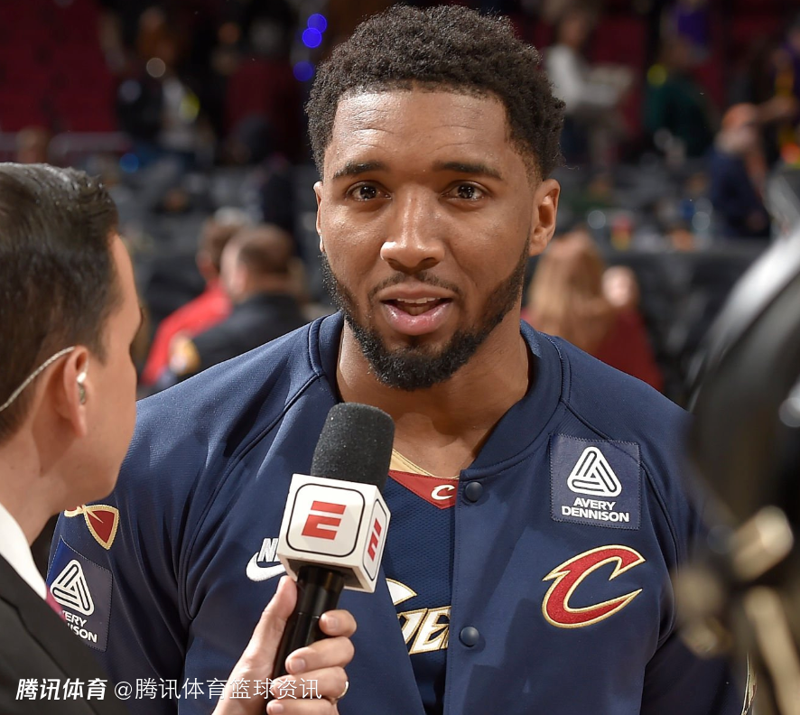 米切尔：詹姆斯完全配得上现场球迷的敬意 我们也希望为克城再带来一座总冠军