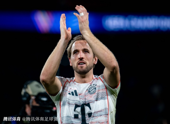 实至名归！官方：拜仁32岁中锋凯恩当选踢球者2025年度人物