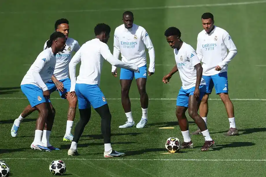 世界报：皇马对更衣室发出最后通牒，若欧冠被淘汰球队将重建