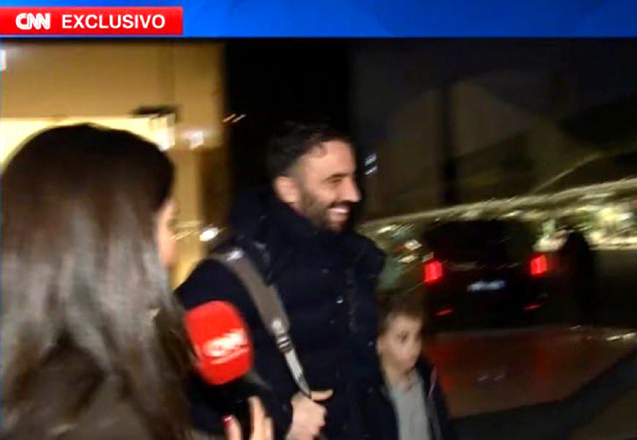 阿莫林回国远离曼联不禁开怀大笑，不必再受访500次！曝与巨头矛盾细节