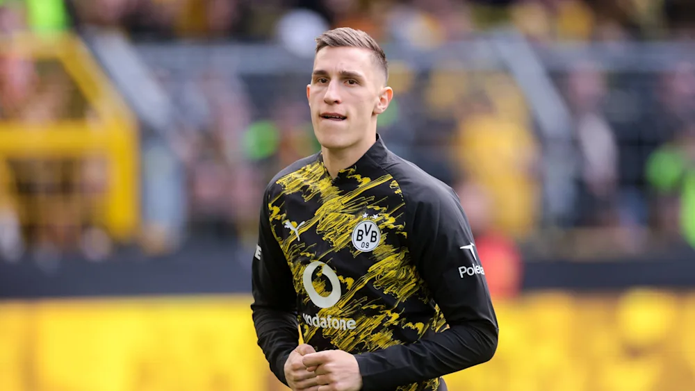 施洛特贝克刚续约就被嘘，多特队友抱不平：这简直离谱至极