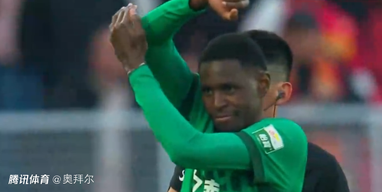 一战3大争议判罚！韩镕泽开场逃红，塞鸟险压哨造点，蒙哥马利染黄