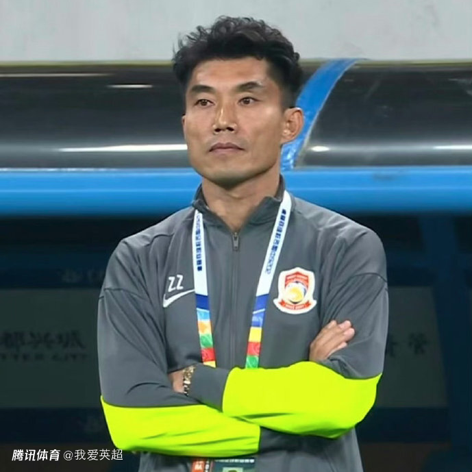 45岁郑智瞪眼+脸色铁青！开局4轮3负丢11球，遭质疑：和蓉城竟打对攻