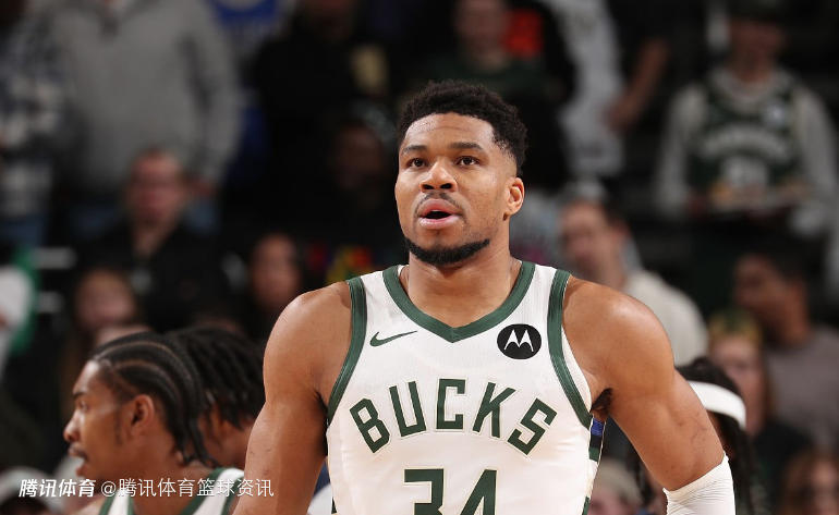 客串主教练！字母哥暂停期间给队友布置战术 手舞足蹈指挥小波特和格林