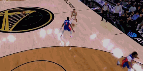 愿无大碍！库里右膝酸痛离场 本场比赛不会回归