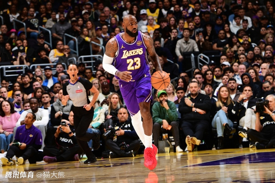 数据帝：26+9+10+3！老詹创两项历史纪录 哈登变身后卫第一人