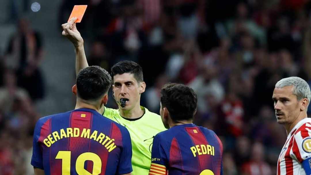 巴尔韦德妻子讽马丁红牌被取消：这都不是红牌，把球场关了吧