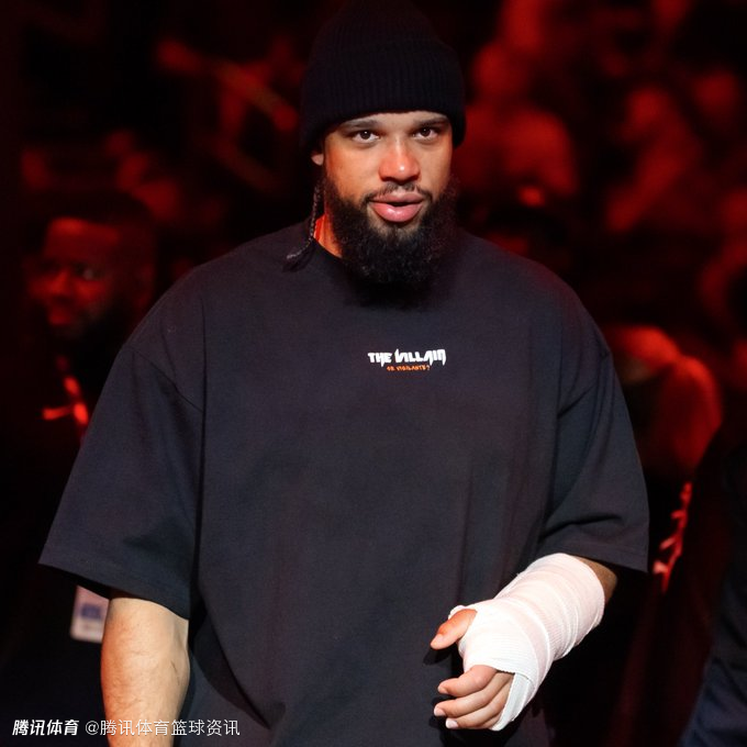 连遭重创！Shams：狄龙左手骨折伤缺4-6周 此前布克已官宣伤缺至少一周