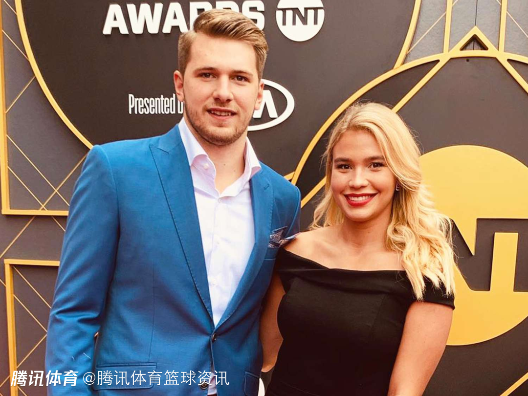 感情生变？东契奇点赞关注美女 未婚妻却清空社媒恩爱动态