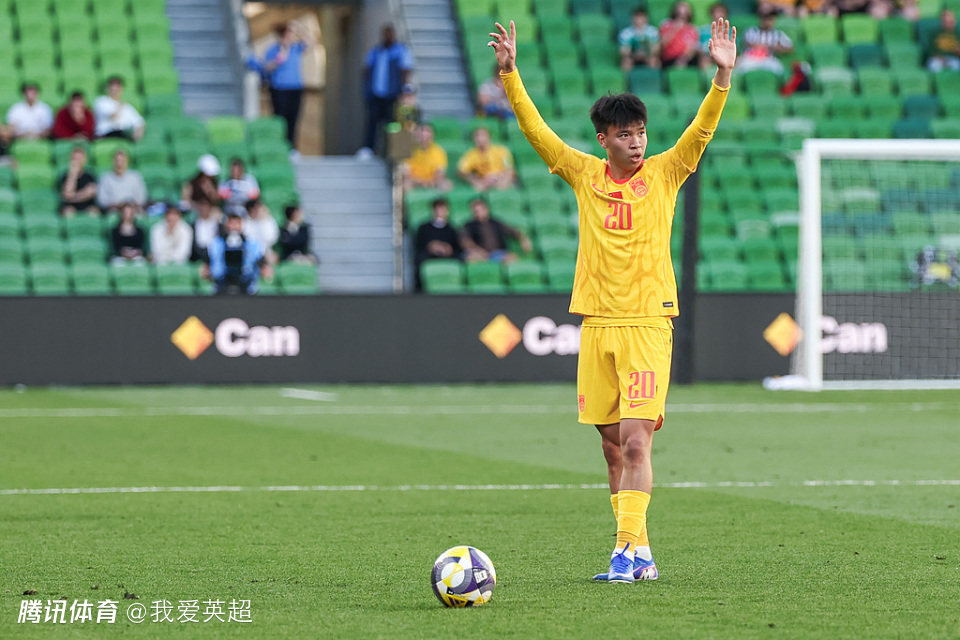 硬仗又迷失？王钰栋0次过人+15次丢球权！4脚离谱失误遭批：赶紧留洋