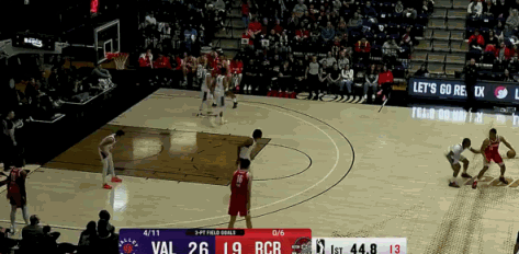 半场11+6+3！杨瀚森秀暴扣还命中三分球 与队友多次完成默契配合