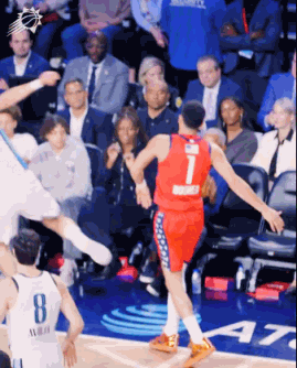 全明星名场面！布克保护奥巴马推开约基奇 自封秘密特工